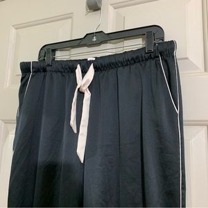 Victoria’s Secret satin pajama pants pockets peekaboo heart pink black silk